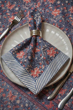 Charger l'image dans la galerie, Serviette de table Indigo Bloom blockprint en coton imprimé