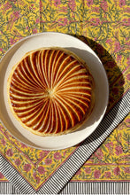 Charger l'image dans la galerie, Nappe blockprint Berries coton imprimé