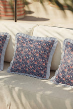 Charger l'image dans la galerie, Housse de coussin Indigo Bloom en Coton