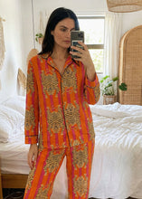 Charger l'image dans la galerie, Pyjama Tigresse rouge – Ensemble chemise et pantalon