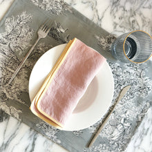 Charger l'image dans la galerie, Set de table Trianon Toile de Jouy Gris