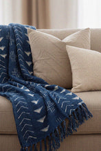 Charger l'image dans la galerie, Midnight throw hand block printed slub cotton
